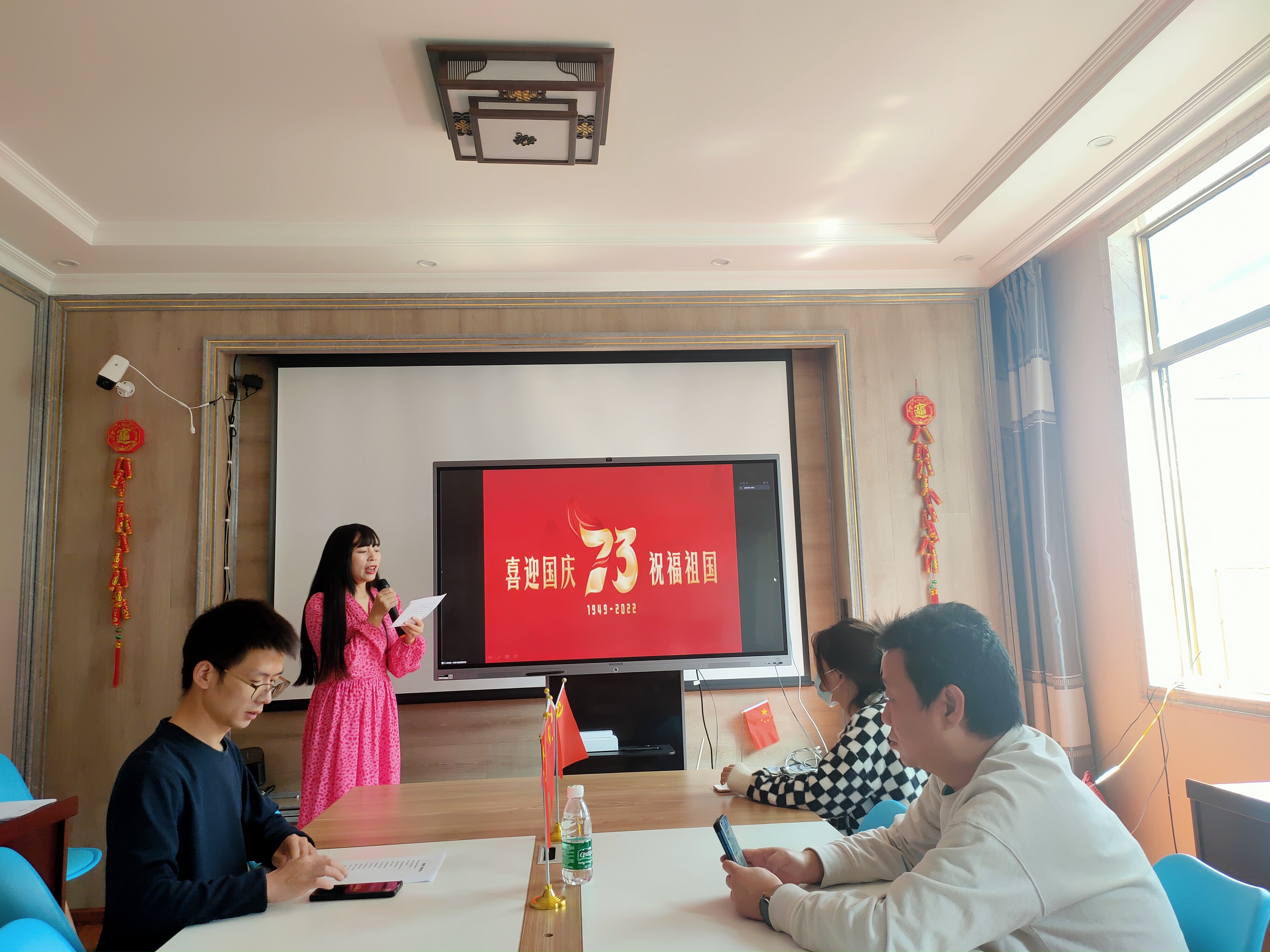 祖國(guó)母親，生日快樂(lè)！